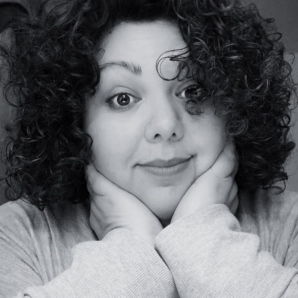 Meet your Posher, Lorena - Picture 1 of 1